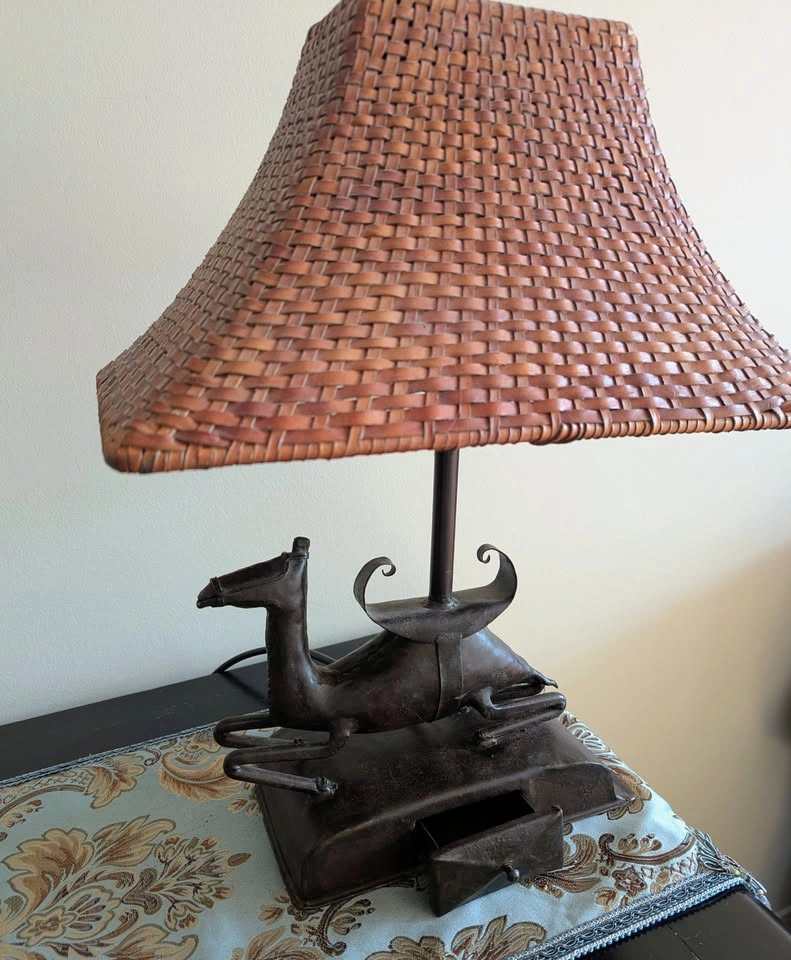 Vintage Orientalist Camel Table Lamp with Woven Leather Pagoda S - photo 4