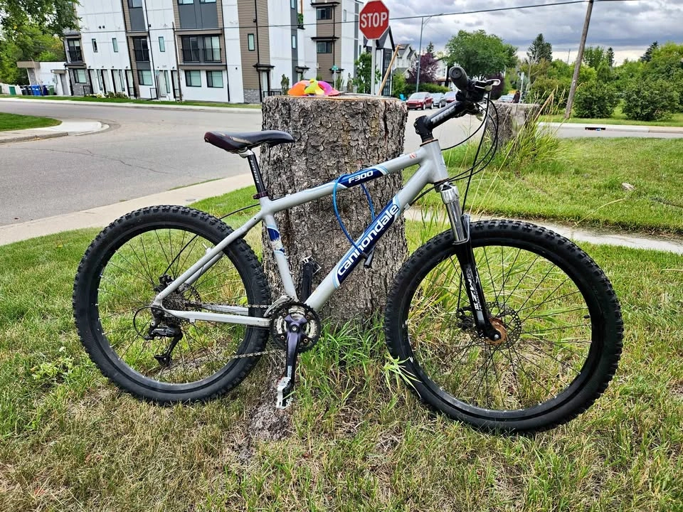 Vintage Cannondale F300 Mountain Bike – Medium Frame