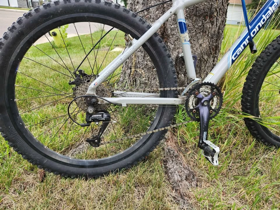 Vintage Cannondale F300 Mountain Bike – Medium Frame - photo 4