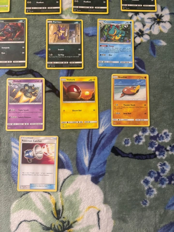 Pokémon TCG Card Lot (Shining Legends) - photo 5