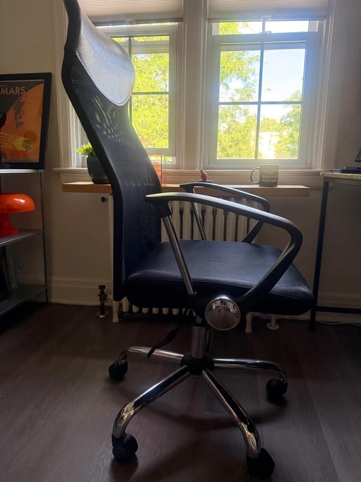Ergonomic High-Back Mesh Office Chair with Cushions - photo 3