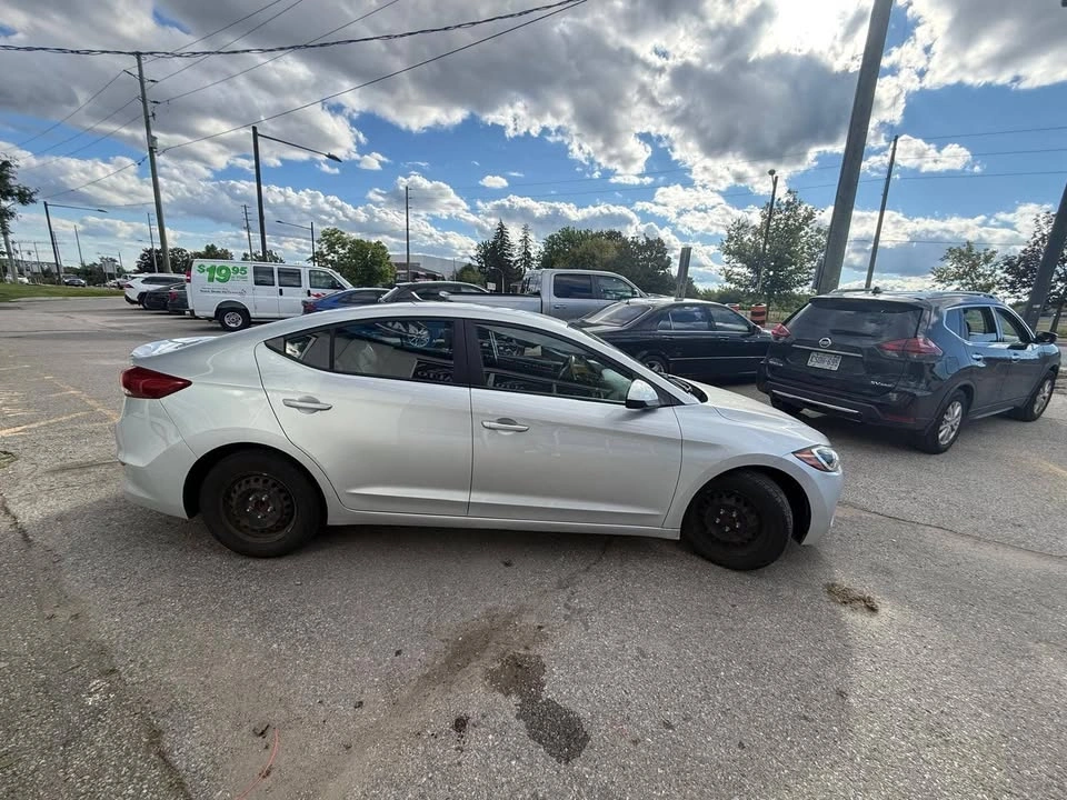2017 Hyundai Elantra Sdn Auto LE - photo 2