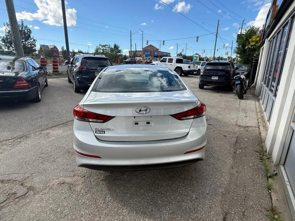 2017 Hyundai Elantra Sdn Auto LE - photo 5