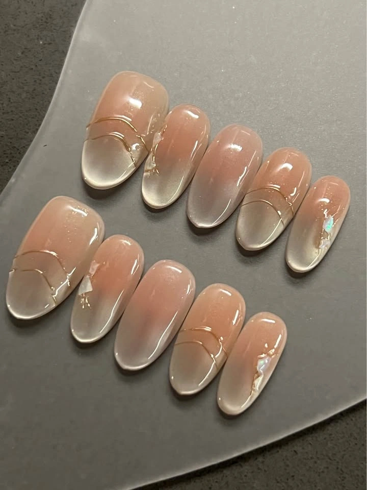 Handmade Nude & Silver Chrome Press-On Nails ✨ - photo 2