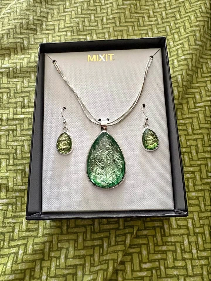 MIXIT Green Teardrop Necklace & Earrings Jewelry Set