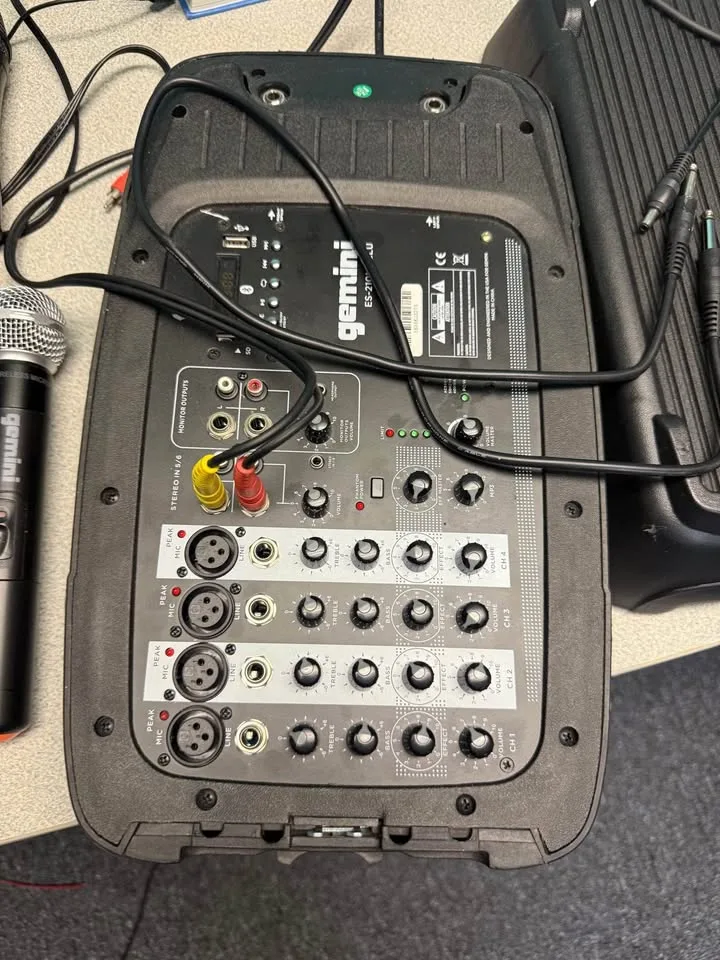 Music system with mic and other other accesories for sale image indicator(2)