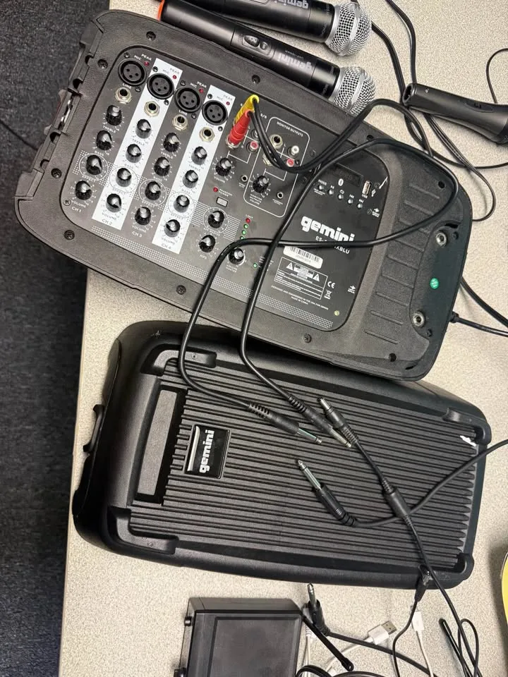 Music system with mic and other other accesories for sale image indicator(3)