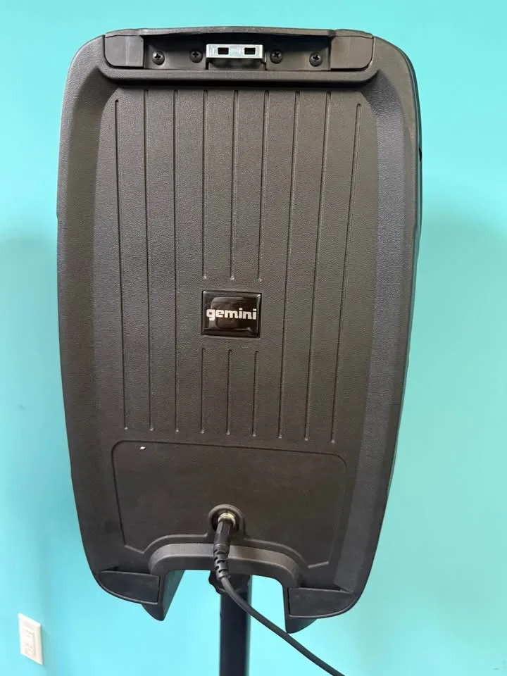 Music system with mic and other other accesories for sale image indicator(4)