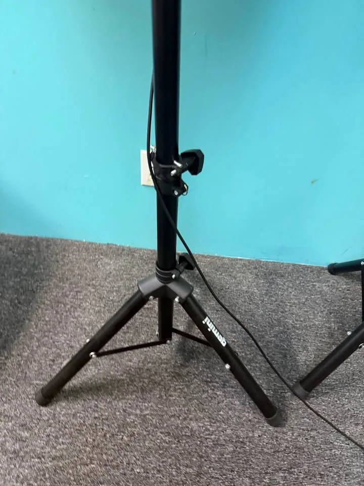 Music system with mic and other other accesories for sale image indicator(5)