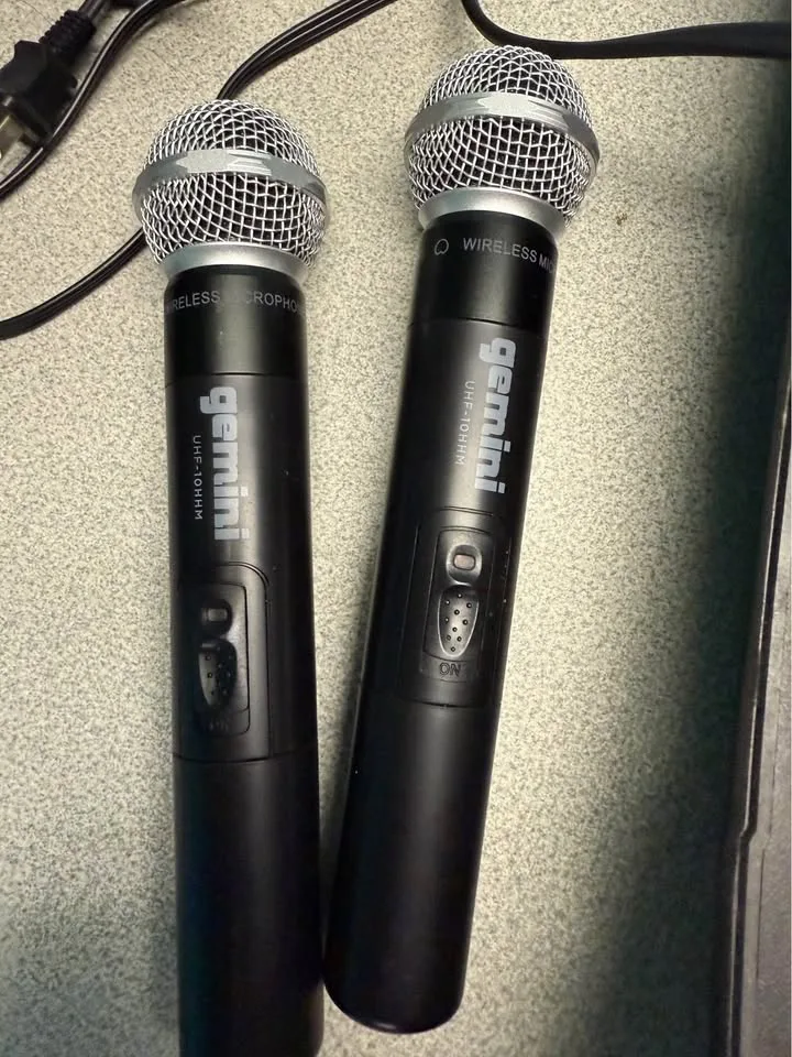 Music system with mic and other other accesories for sale image indicator(6)