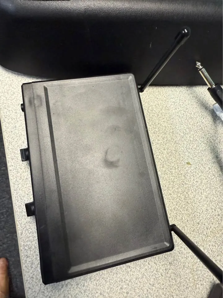 Music system with mic and other other accesories for sale image indicator(9)