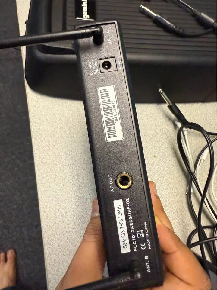 Music system with mic and other other accesories for sale image indicator(10)