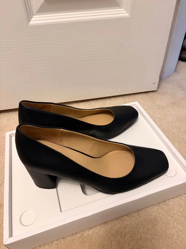 Naturalizer Black Leather Block Heel Pumps - photo 2
