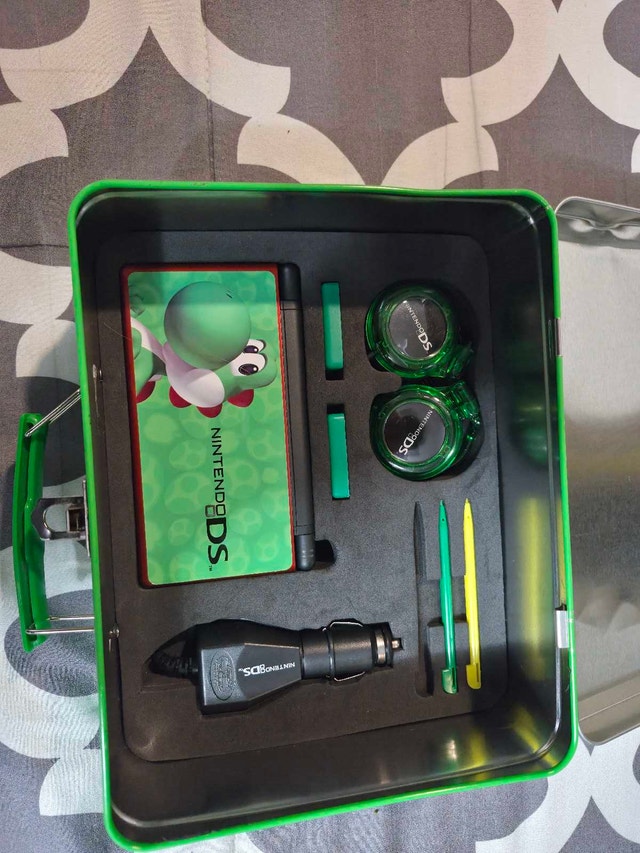Nintendo ds lite yoshi limited edition