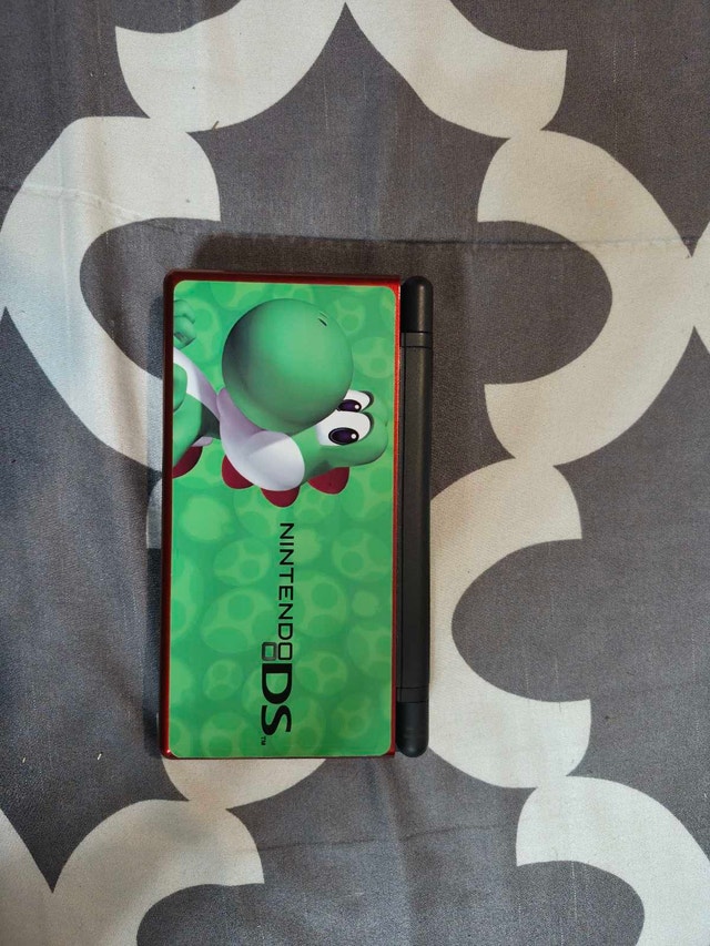 Nintendo ds lite yoshi limited edition - photo 3
