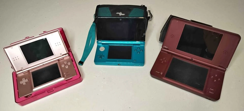 Nintendo DS Lite / DSi XL / 3DS Collection + Games