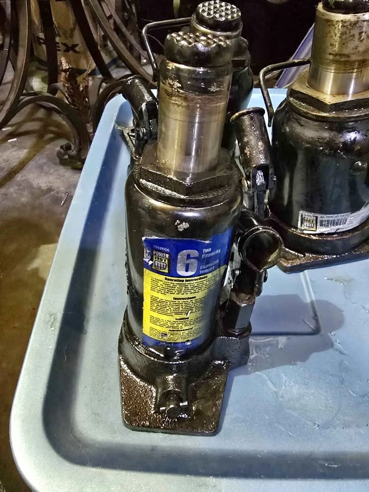 Powerfist 6 ton bottle jack (cleaned and repainted)