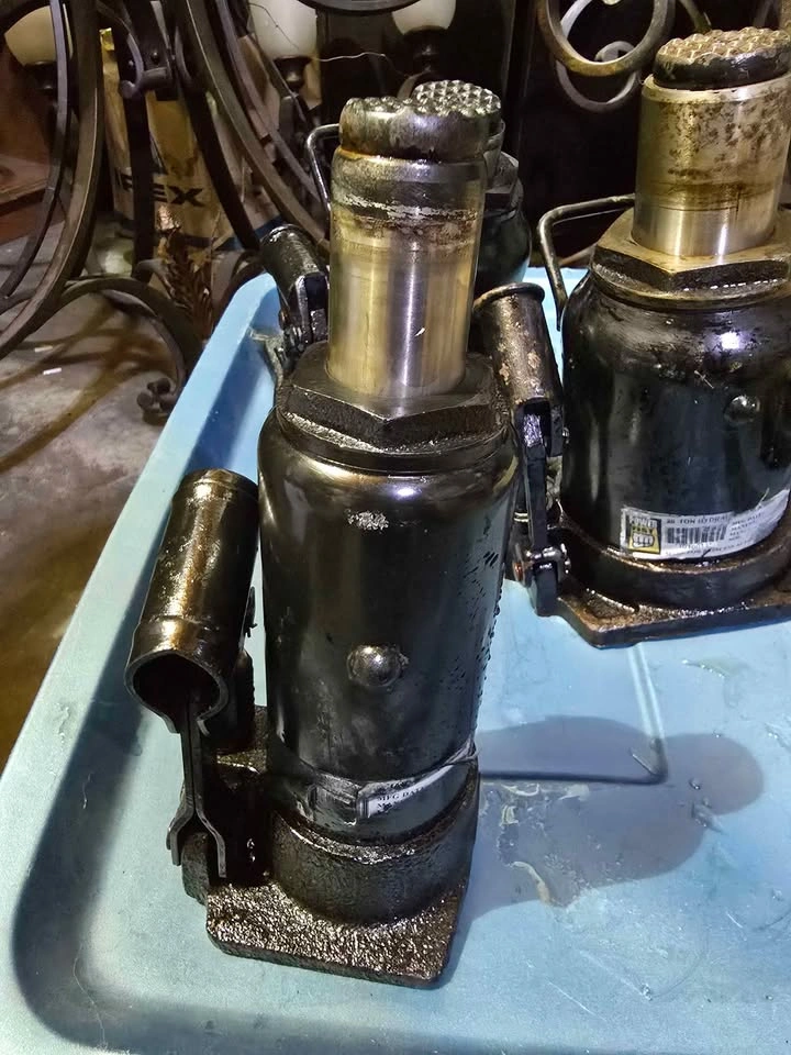 Powerfist 6 ton bottle jack (cleaned and repainted) - photo 2