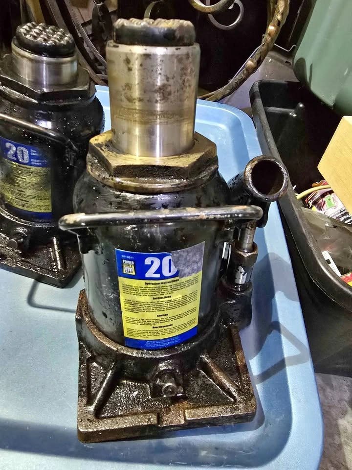 Powerfist 20 ton bottle jacks (Refurbished)