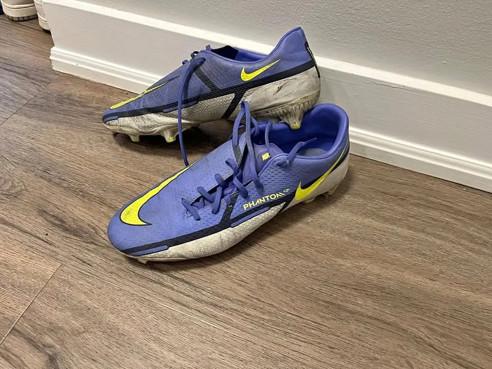 Nike Men's Soccer Cleats Sz 44.5