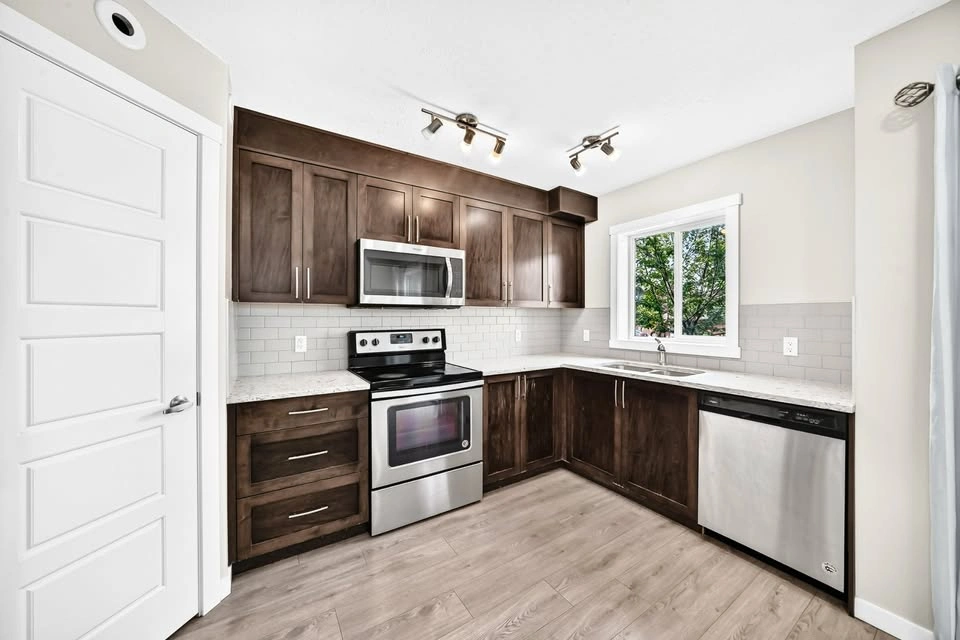 2 Beds 2.5 Baths - Townhouse - photo 3