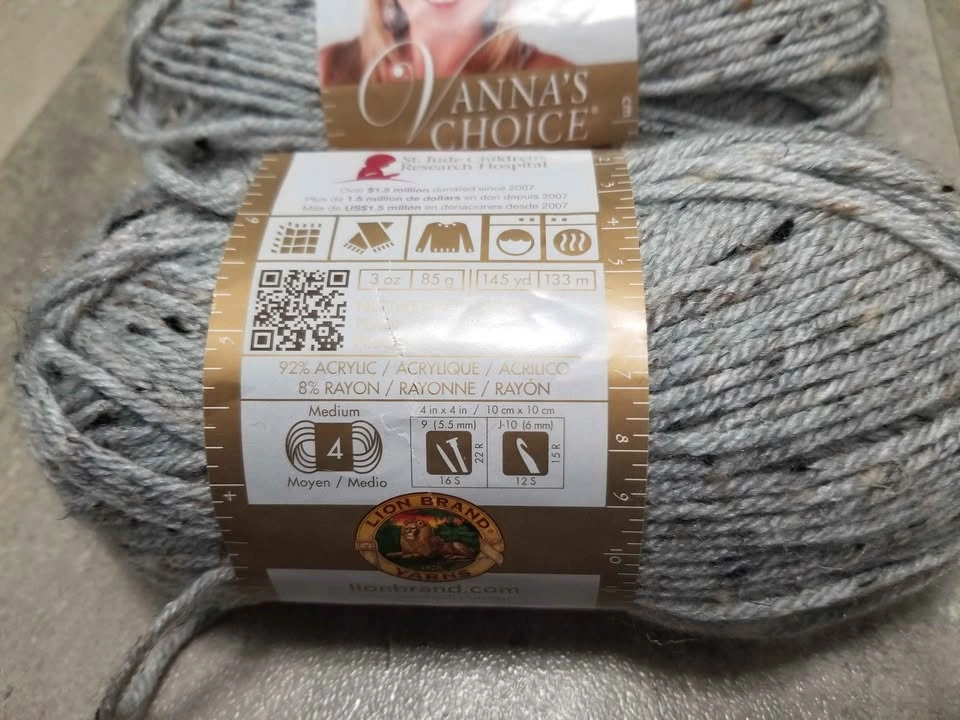Grey Marble Medium Weight Yarn Lion Brand 2 Skeins - photo 2