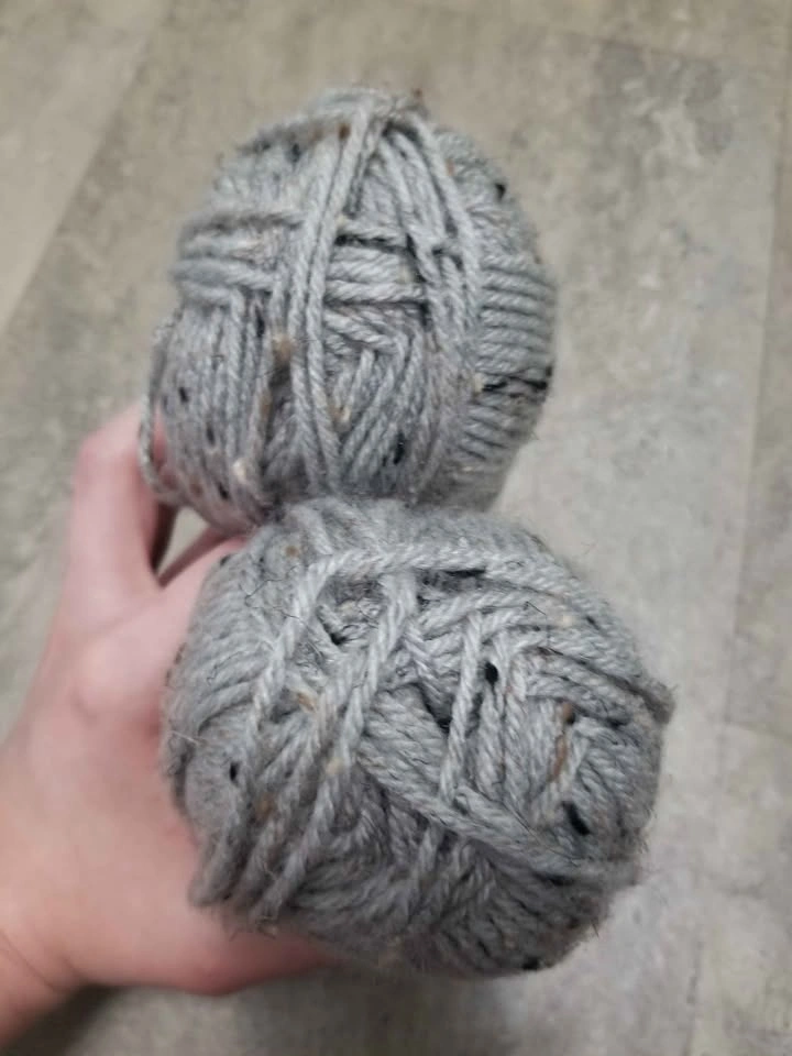 Grey Marble Medium Weight Yarn Lion Brand 2 Skeins - photo 4