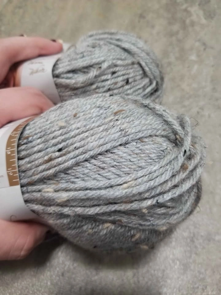 Grey Marble Medium Weight Yarn Lion Brand 2 Skeins - photo 5