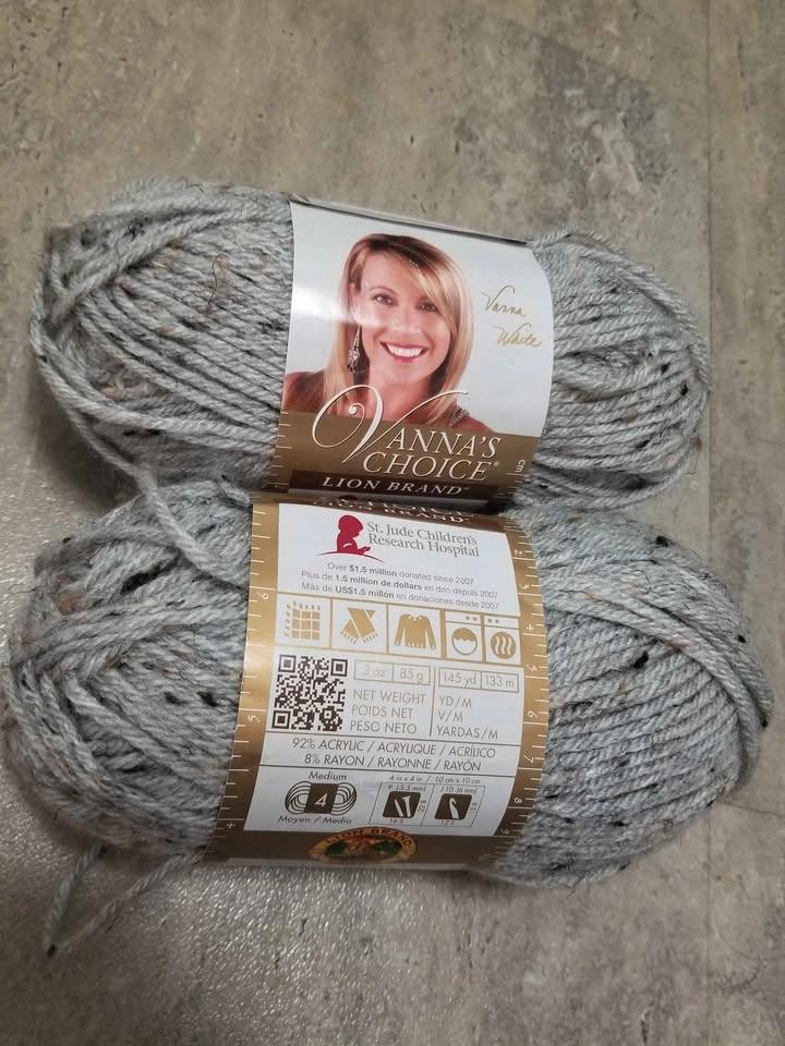 2 Skeins of Grey Yarn & Buttons - photo 2