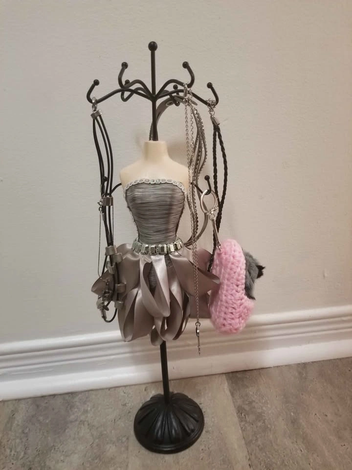 Jewelry & Display Mannequin Holder - photo 2