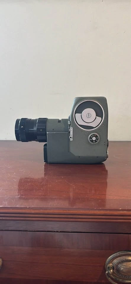 Vintage 1960s Canon Reflex Zoom 8-2 Movie Camera - photo 2