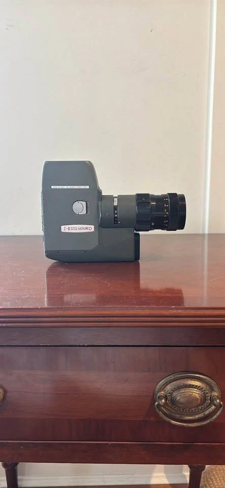 Vintage 1960s Canon Reflex Zoom 8-2 Movie Camera - photo 4