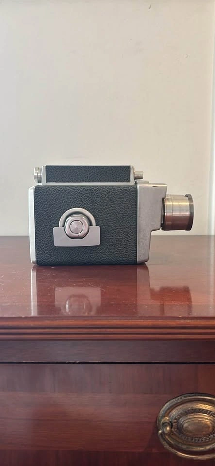 Vintage Kodak Zoom 8 Movie Camera Automatic f/1.9 Model 2 - photo 4