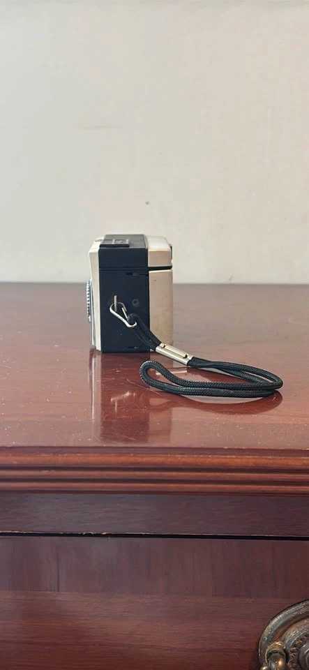 Kodak Instamatic 100 Camera - photo 2