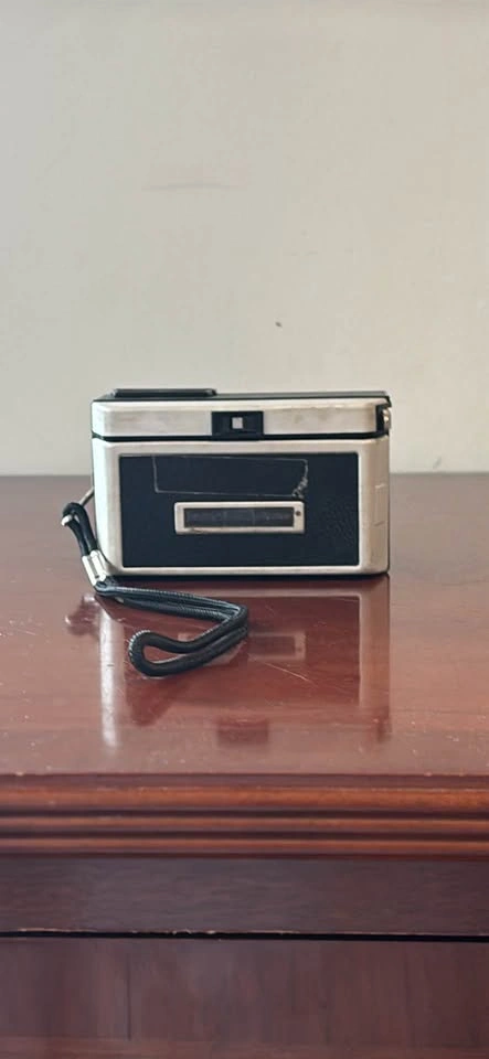 Kodak Instamatic 100 Camera - photo 3