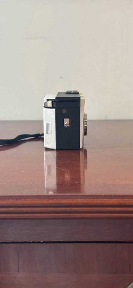 Kodak Instamatic 100 Camera - photo 4