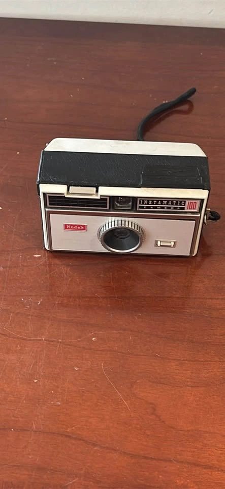 Kodak Instamatic 100 Camera - photo 5