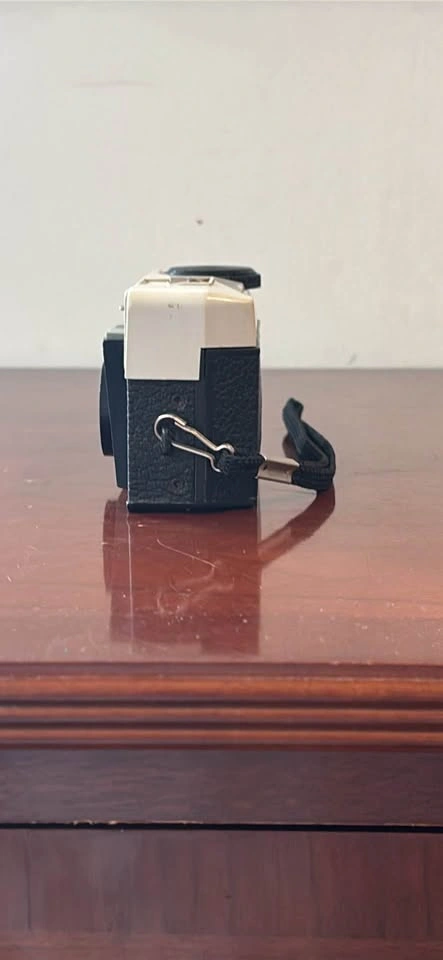Vintage Imperial Debonair 127 Film Camera - Retro Toy Camera Pro - photo 2