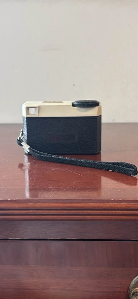 Vintage Imperial Debonair 127 Film Camera - Retro Toy Camera Pro - photo 3