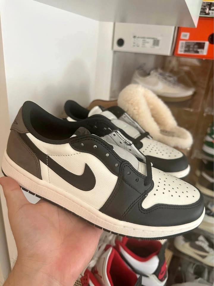 Nike Air Jordan 1 Low Mocha size 7.5