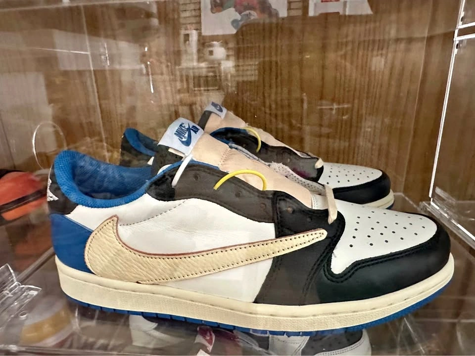 Brandnew Nike Air Jordan 1 Low Travis Scott x Fragment size 8