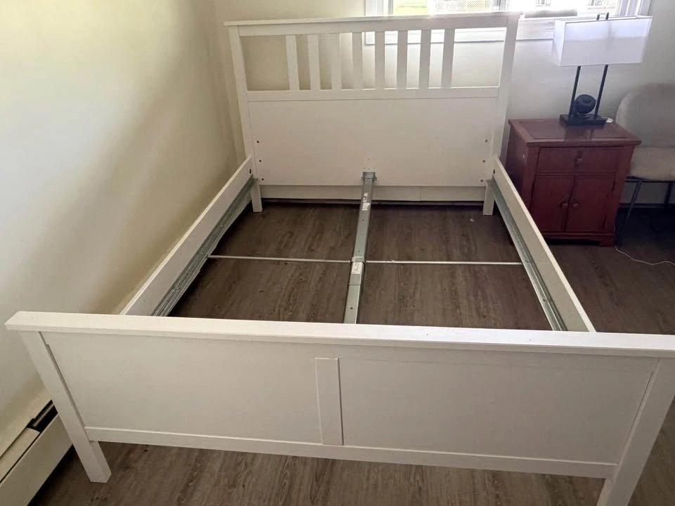 Queen bed frame - photo 3
