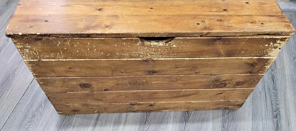 Old wooden chest (Need gone by Monday)