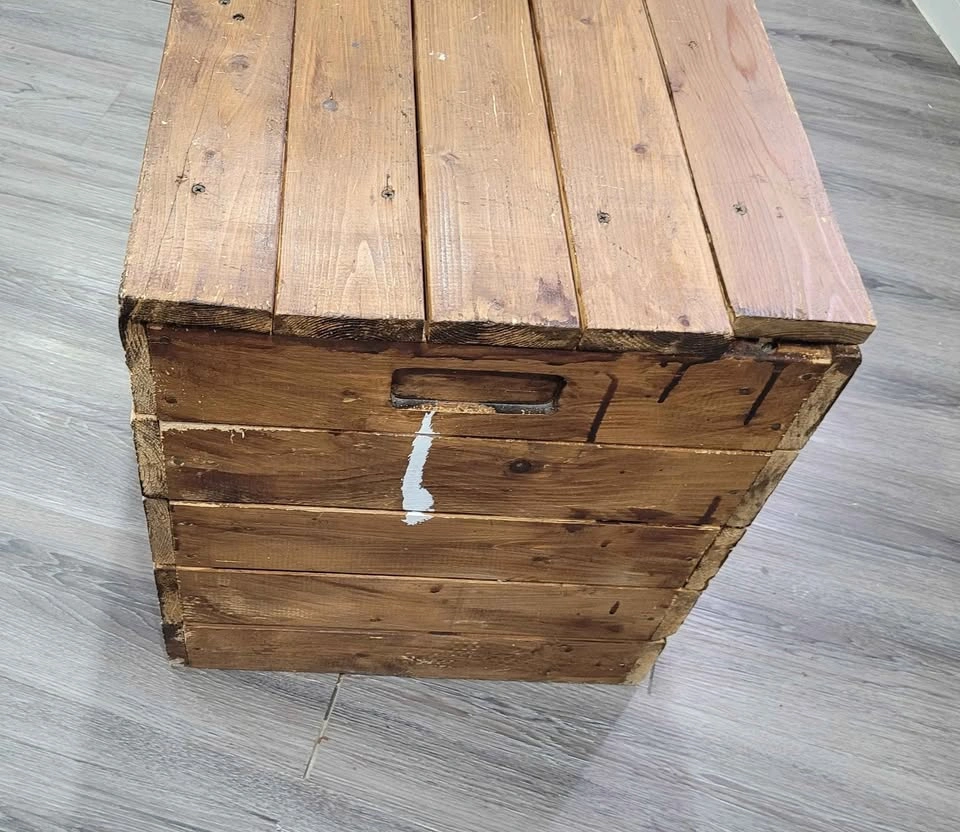 Old wooden chest (Need gone by Monday) - photo 3