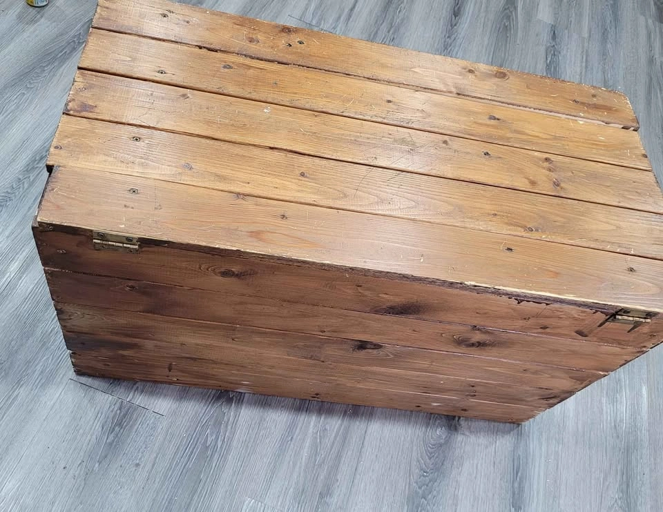 Old wooden chest (Need gone by Monday) - photo 4