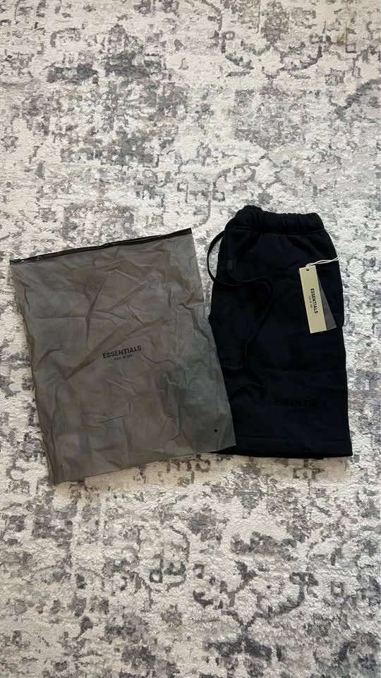 Black Esentials Fear of God Shorts - Small - photo 2