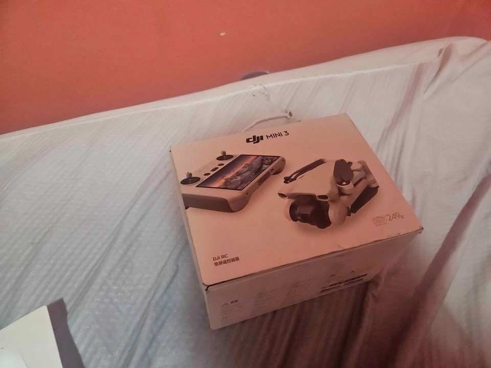 DJI Mini 3 Drone w/ DJI RC (Built-in Screen) + Battery & Box - photo 5