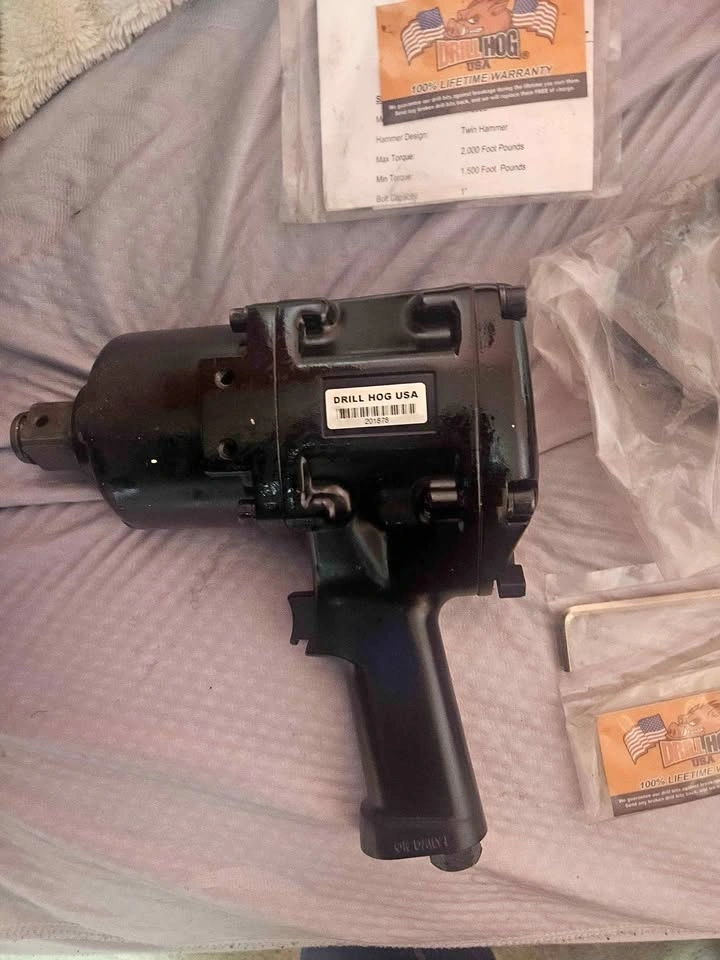 Drill Hog 1" Air Impact Wrench - Massive Torque - Like New!