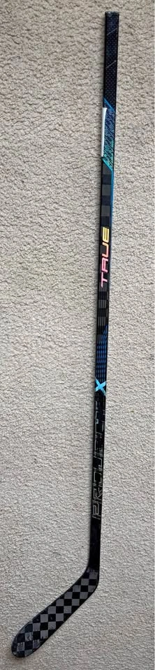 TRUE Project X Stick RH – P28 +¼ – 40 Flex – Used