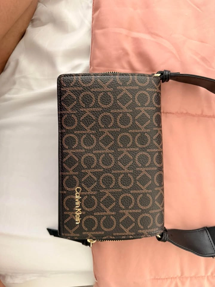 CK sling bag… new, never used - photo 2